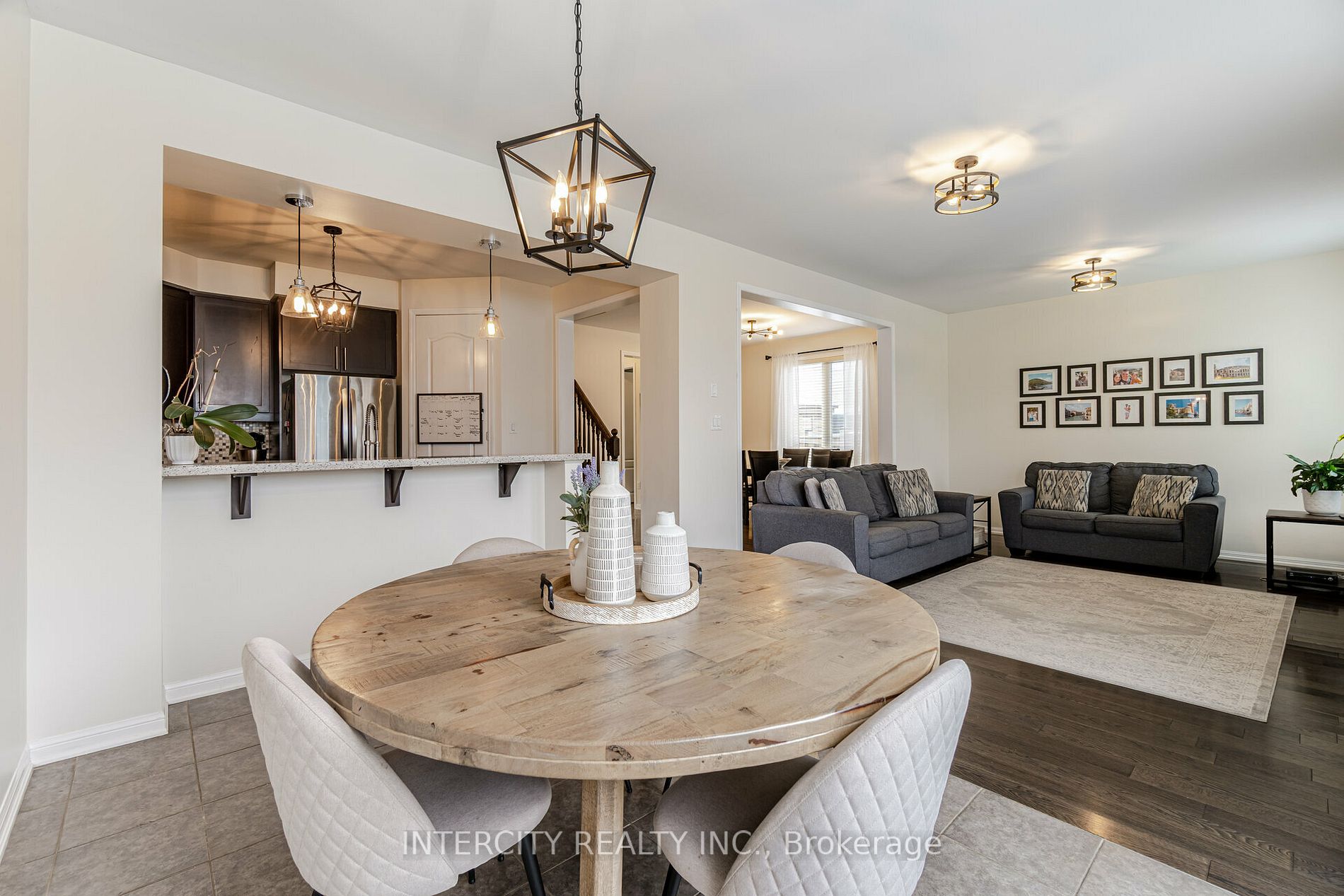 415 Pozbou Cres