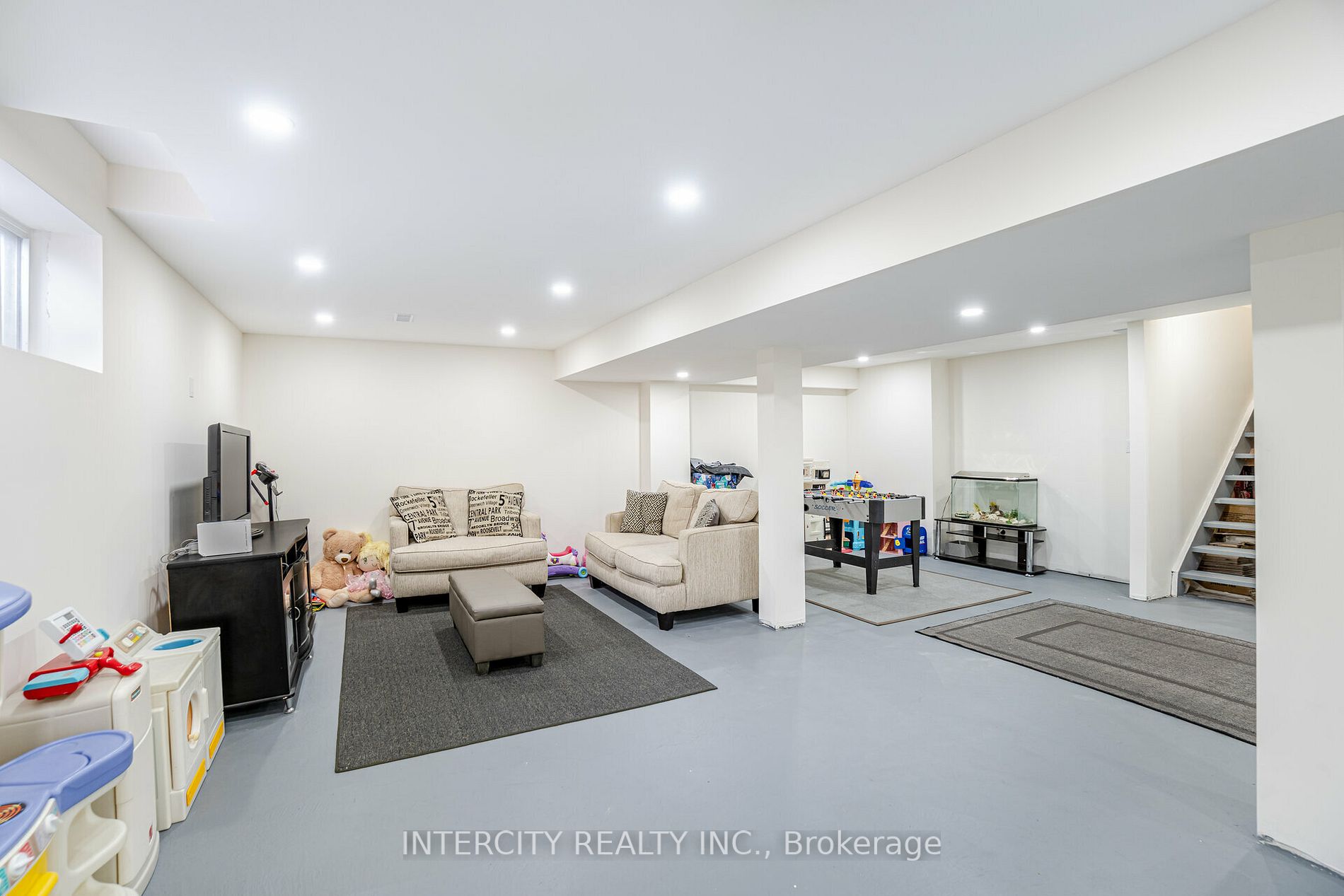 415 Pozbou Cres