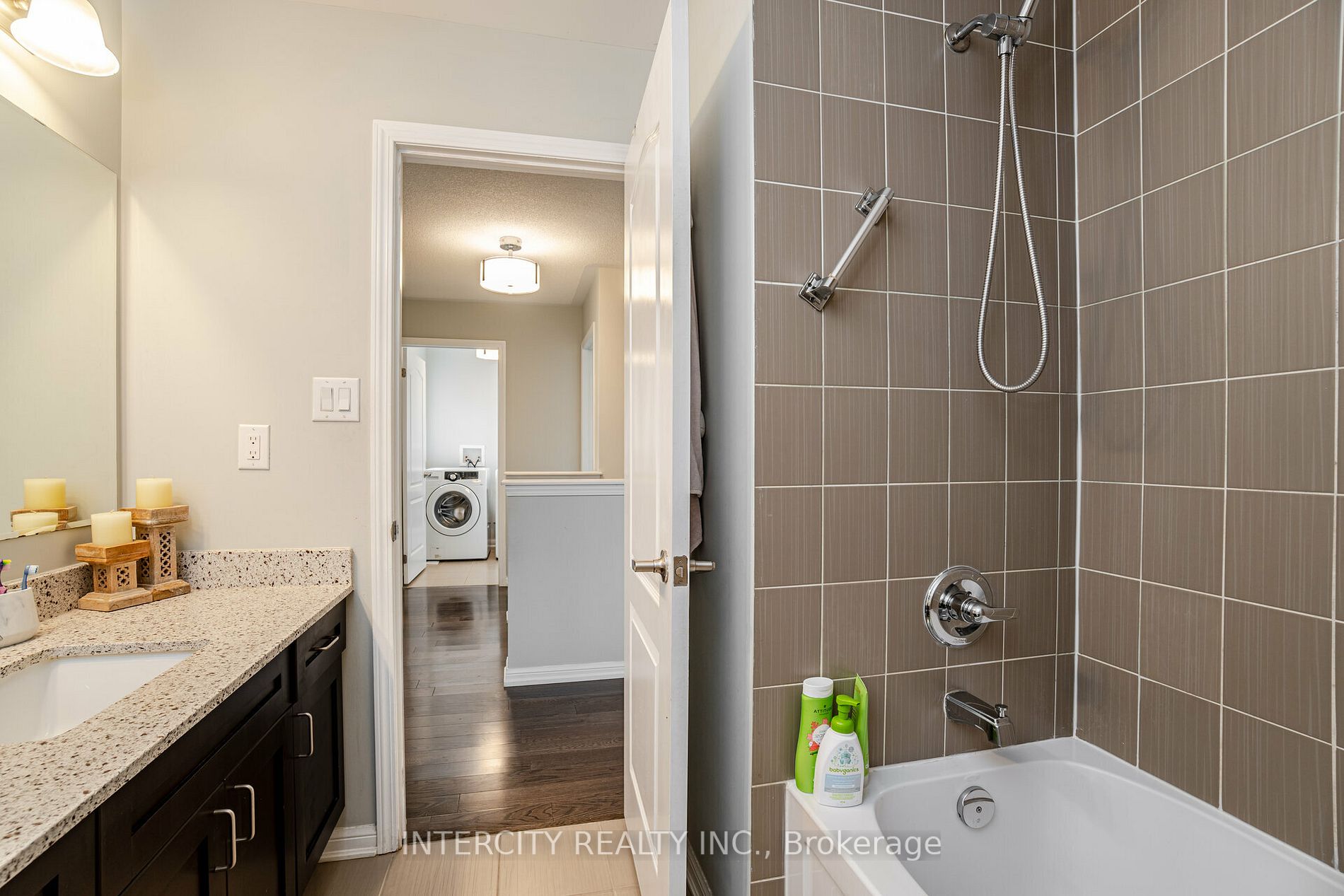 415 Pozbou Cres