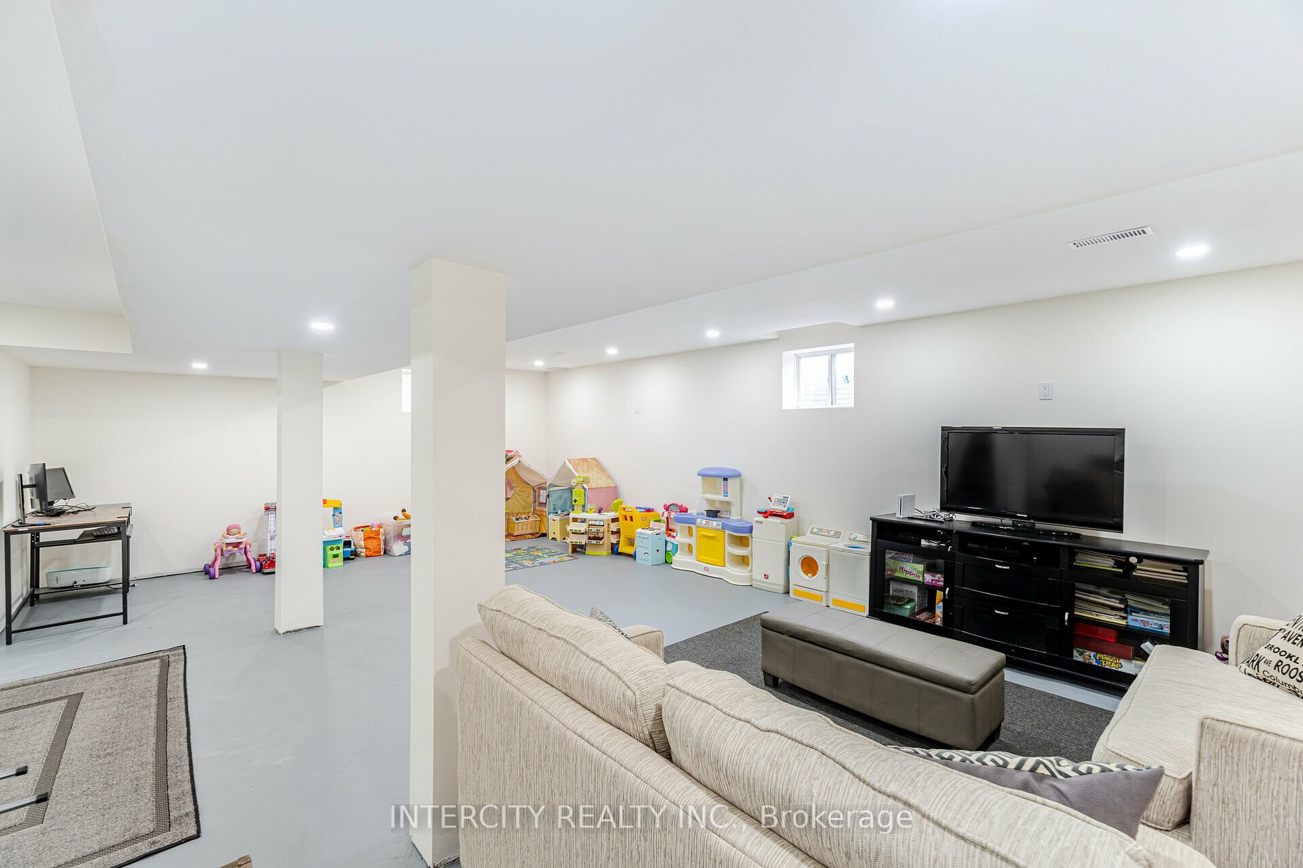 415 Pozbou Cres