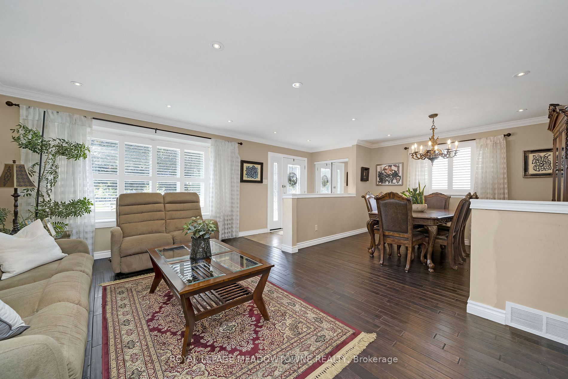 787 Applewood Crescent