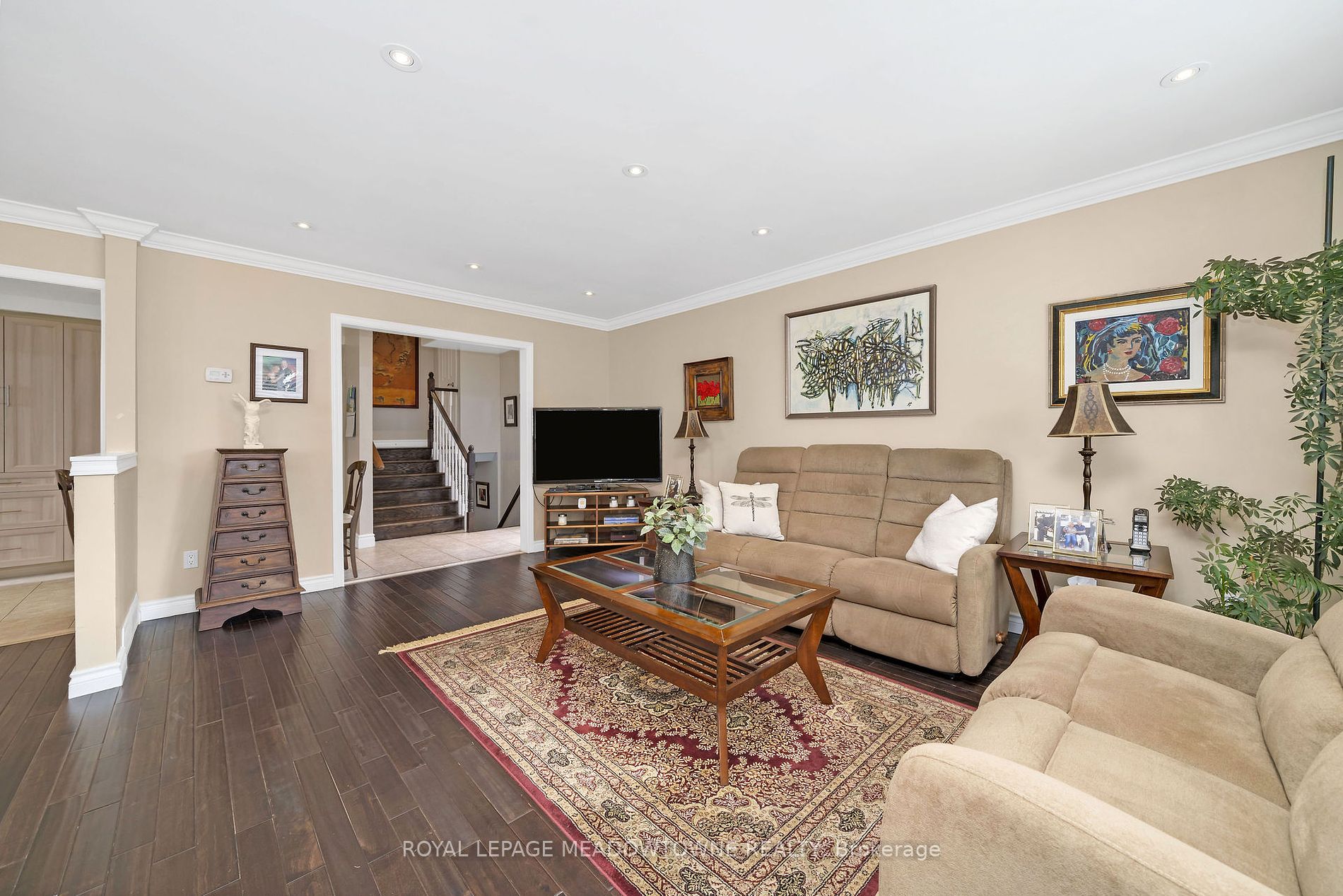 787 Applewood Crescent