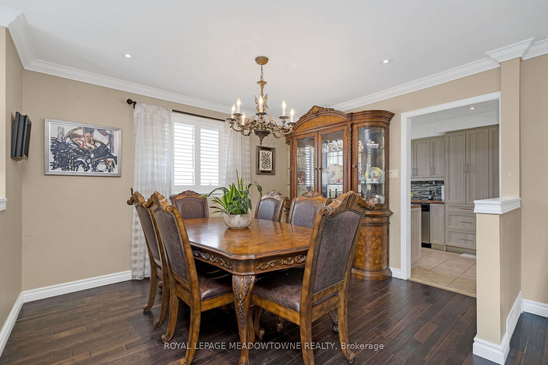 787 Applewood Crescent