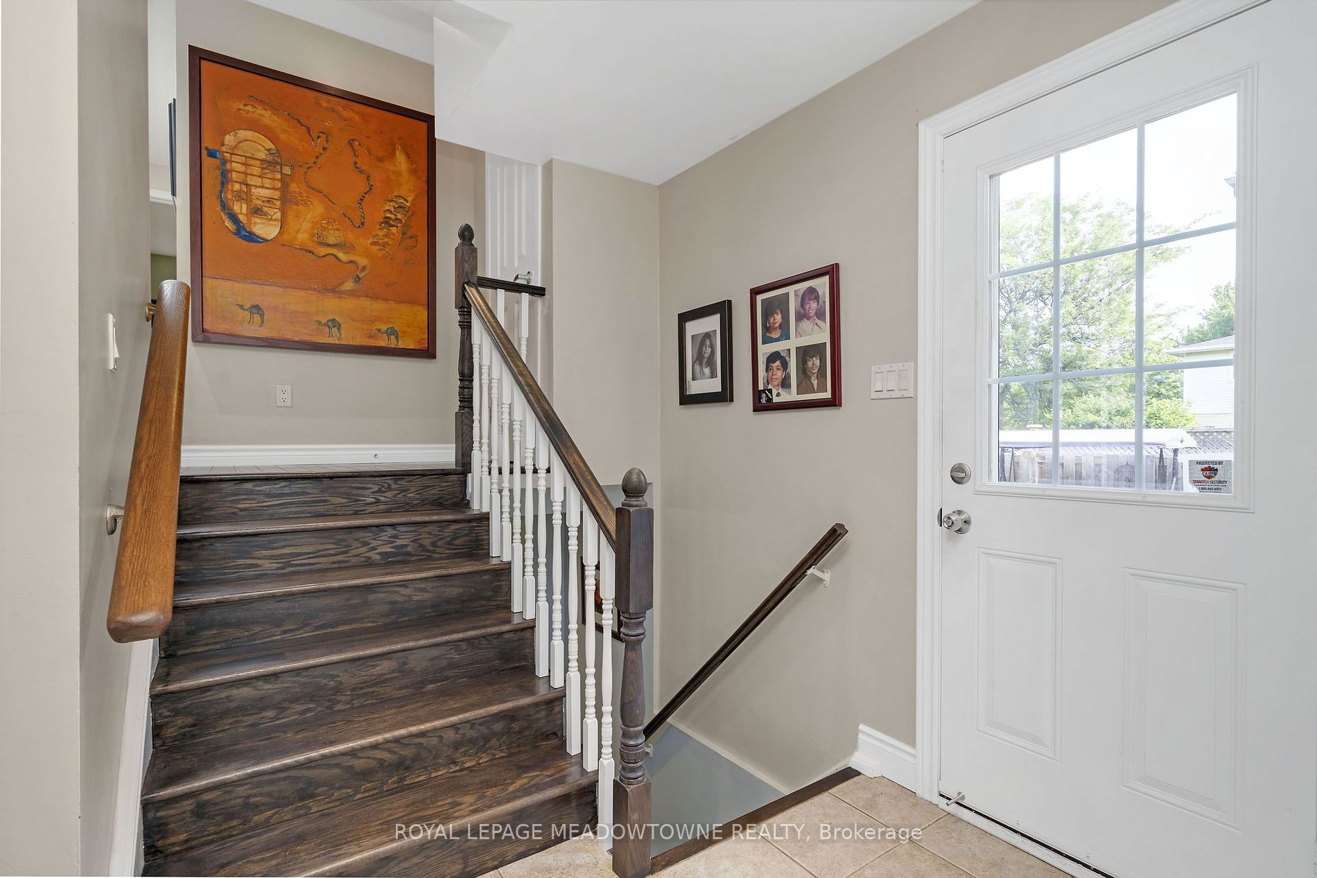 787 Applewood Crescent