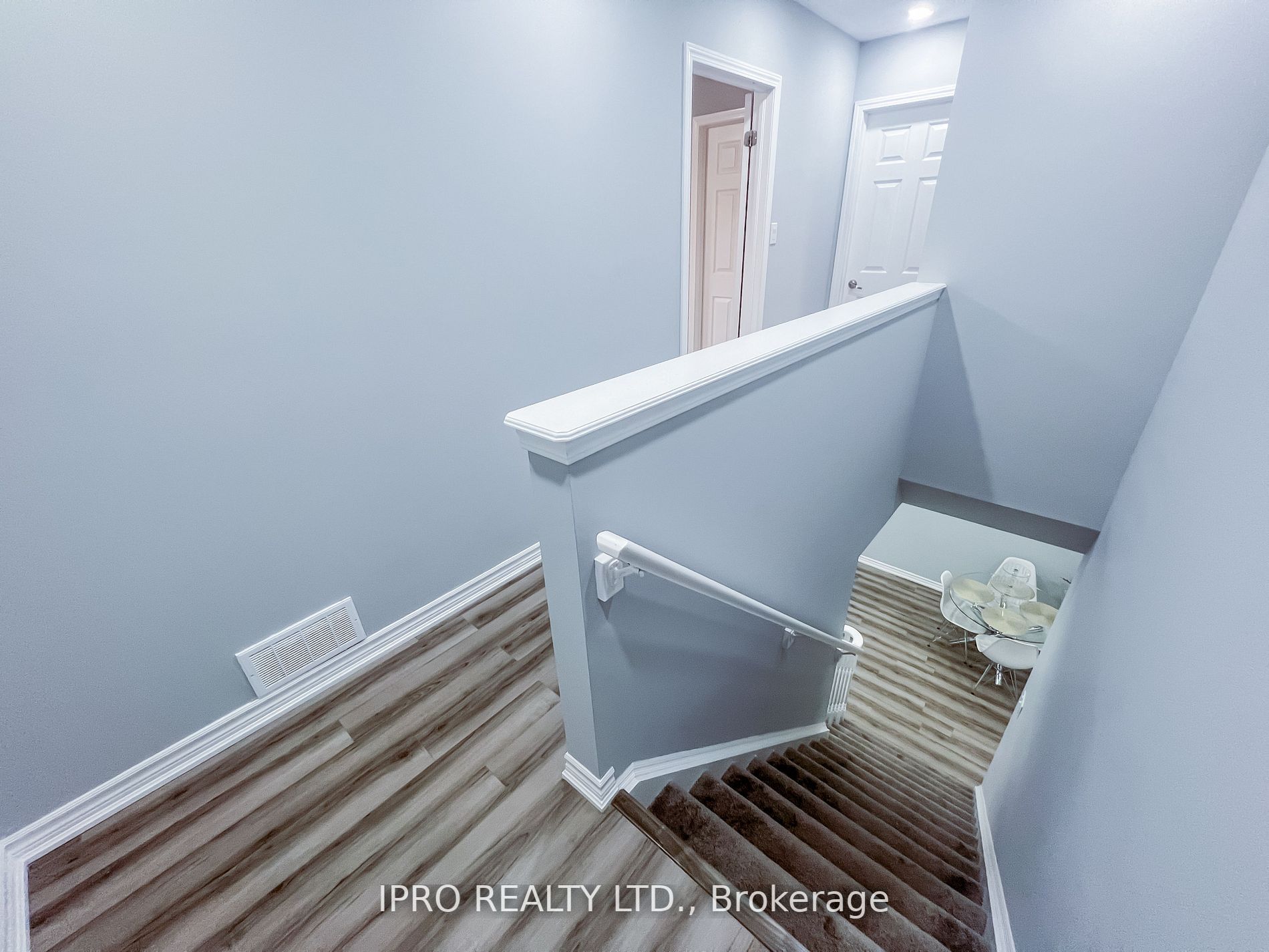 960 Thompson Road S