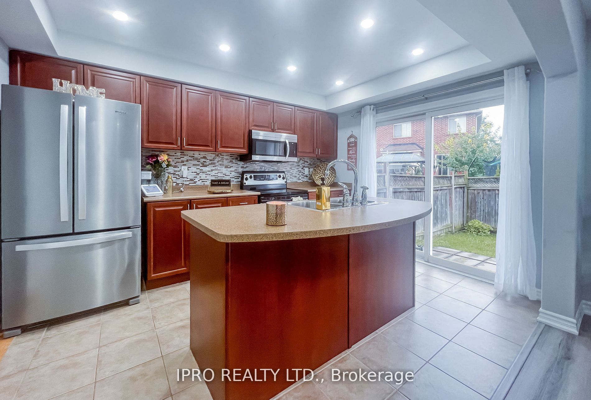 960 Thompson Road S