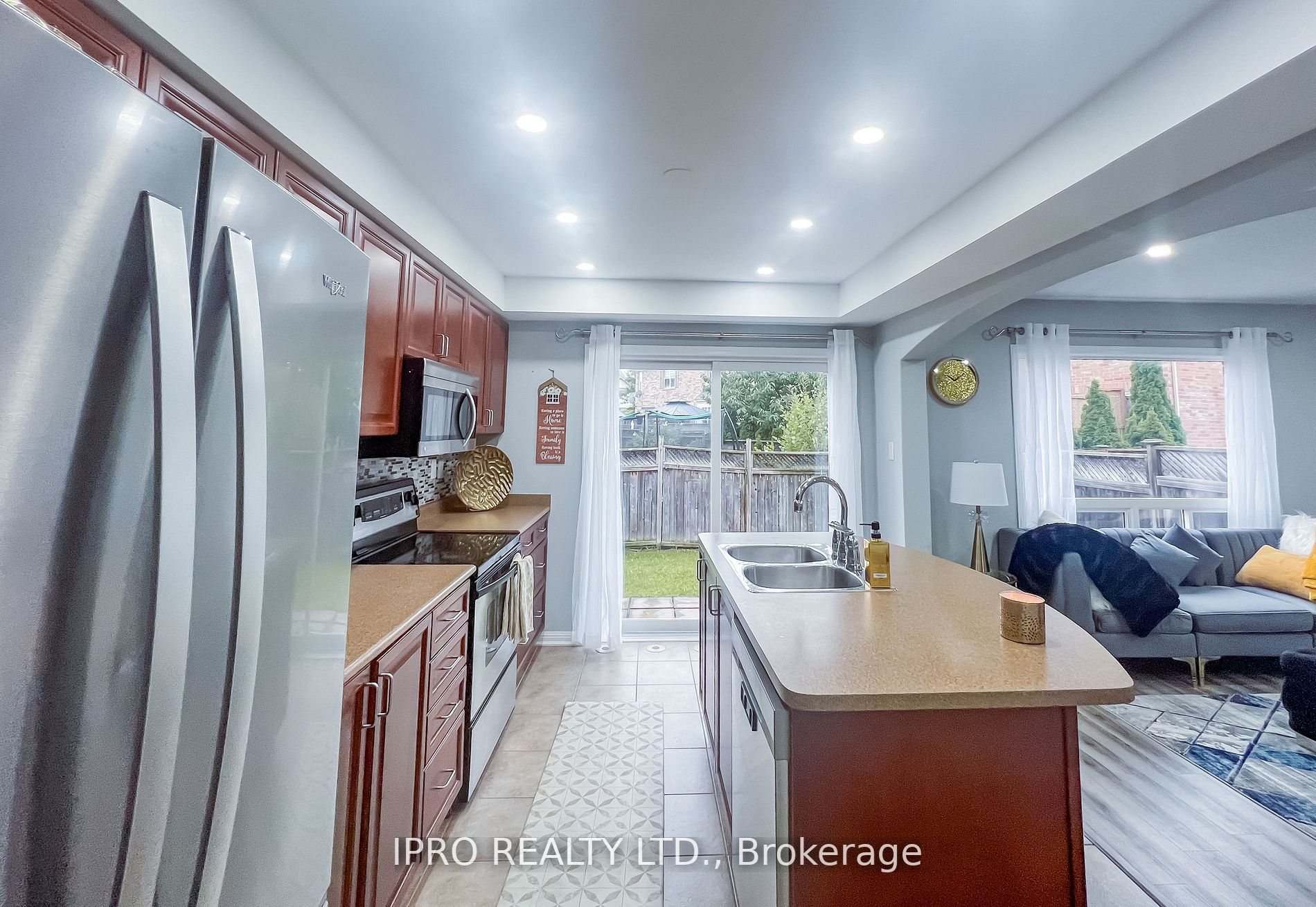 960 Thompson Road S