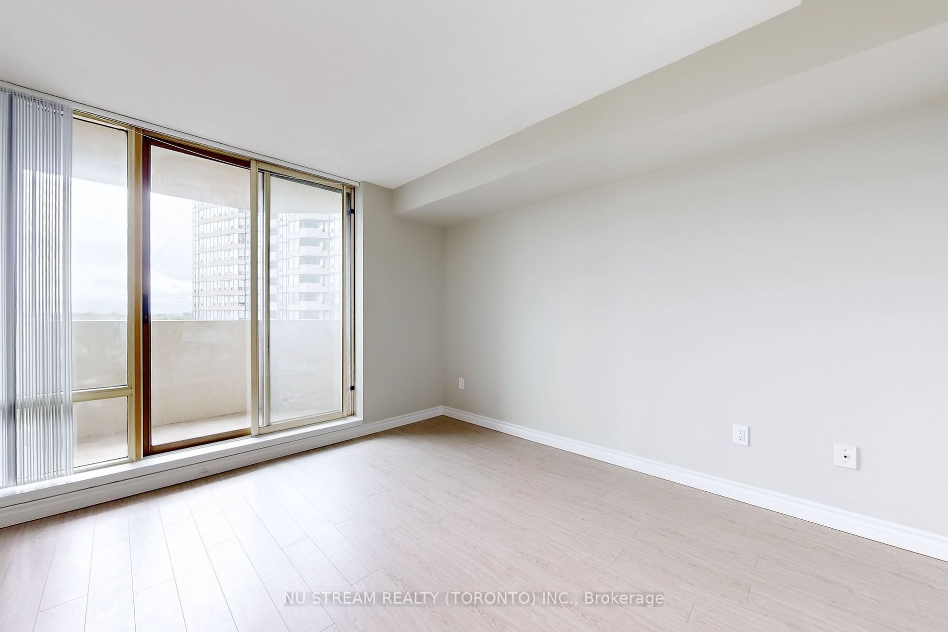 330 Rathburn Rd W, #1001