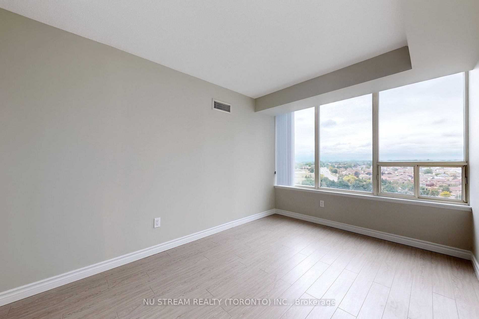 330 Rathburn Rd W, #1001