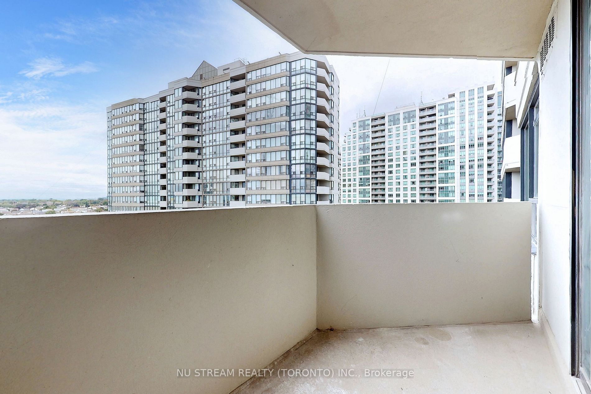 330 Rathburn Rd W, #1001