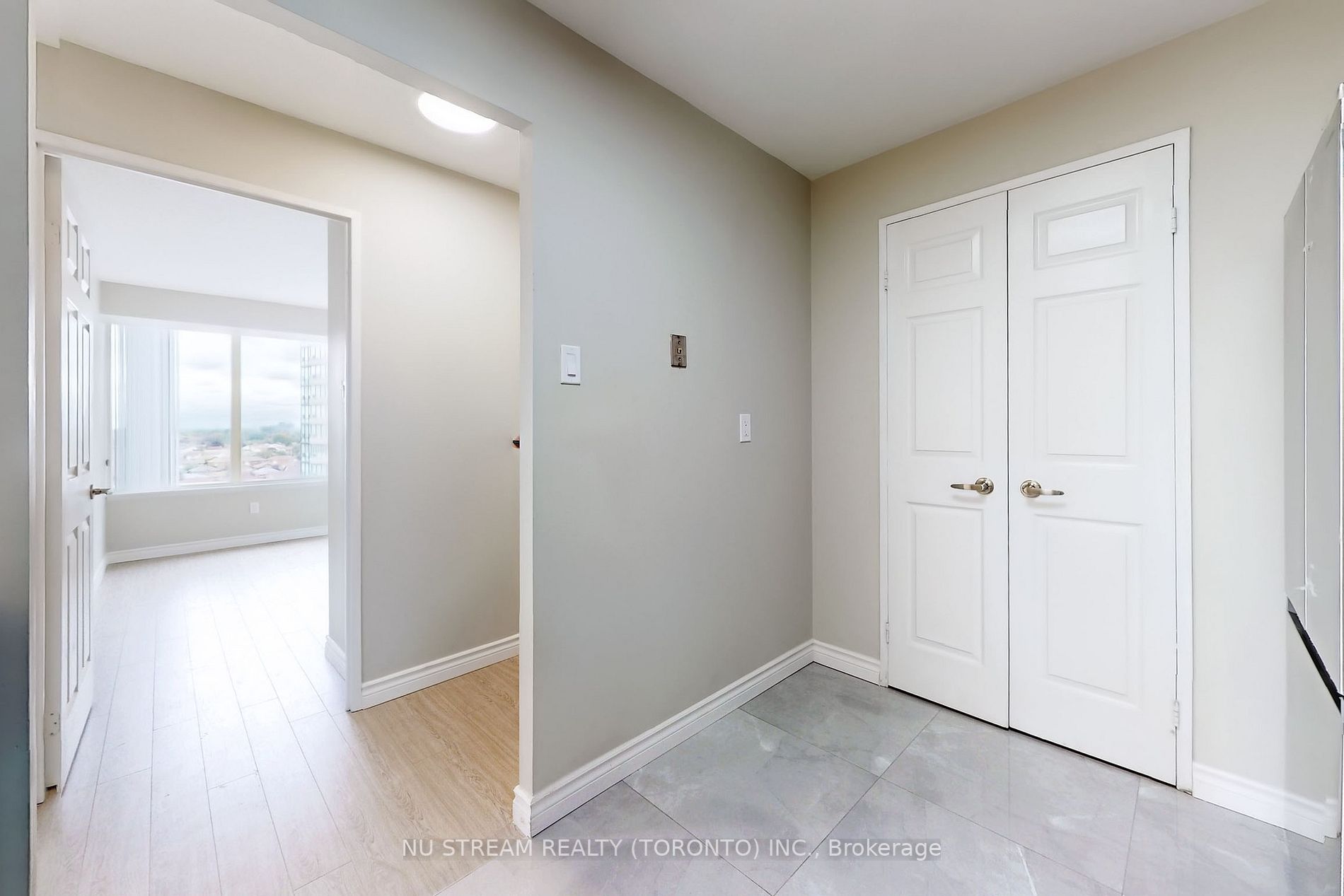 330 Rathburn Rd W, #1001