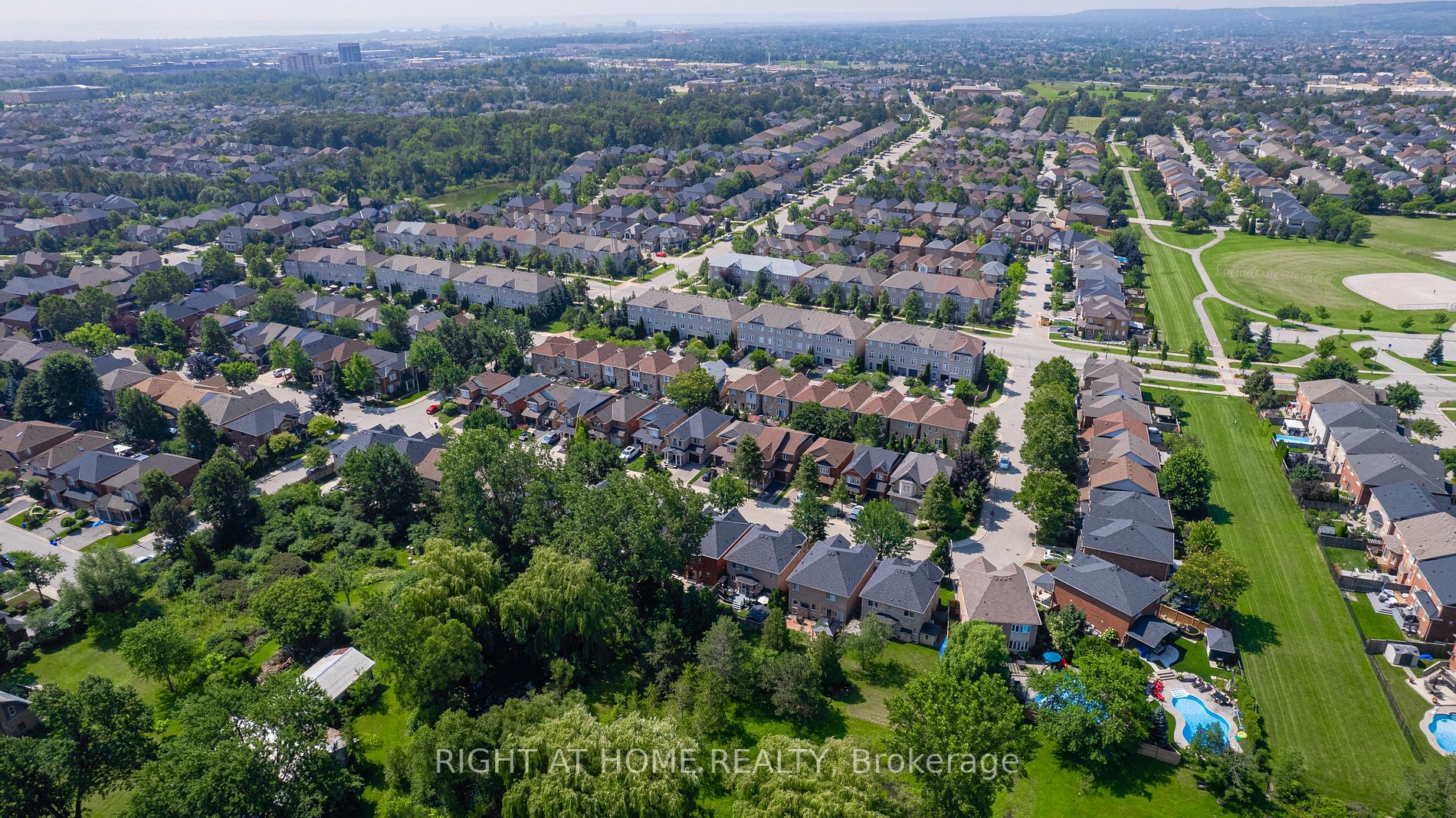 2263 Empire Cres