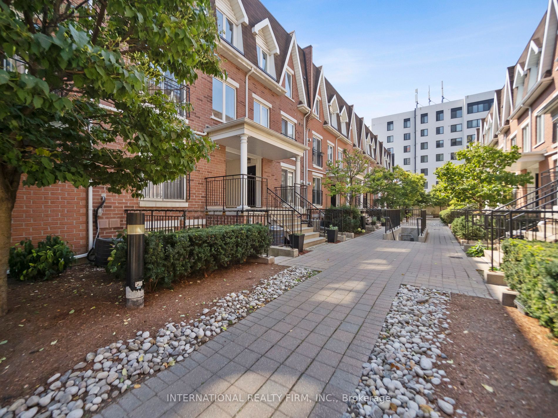10 Laidlaw St, #736