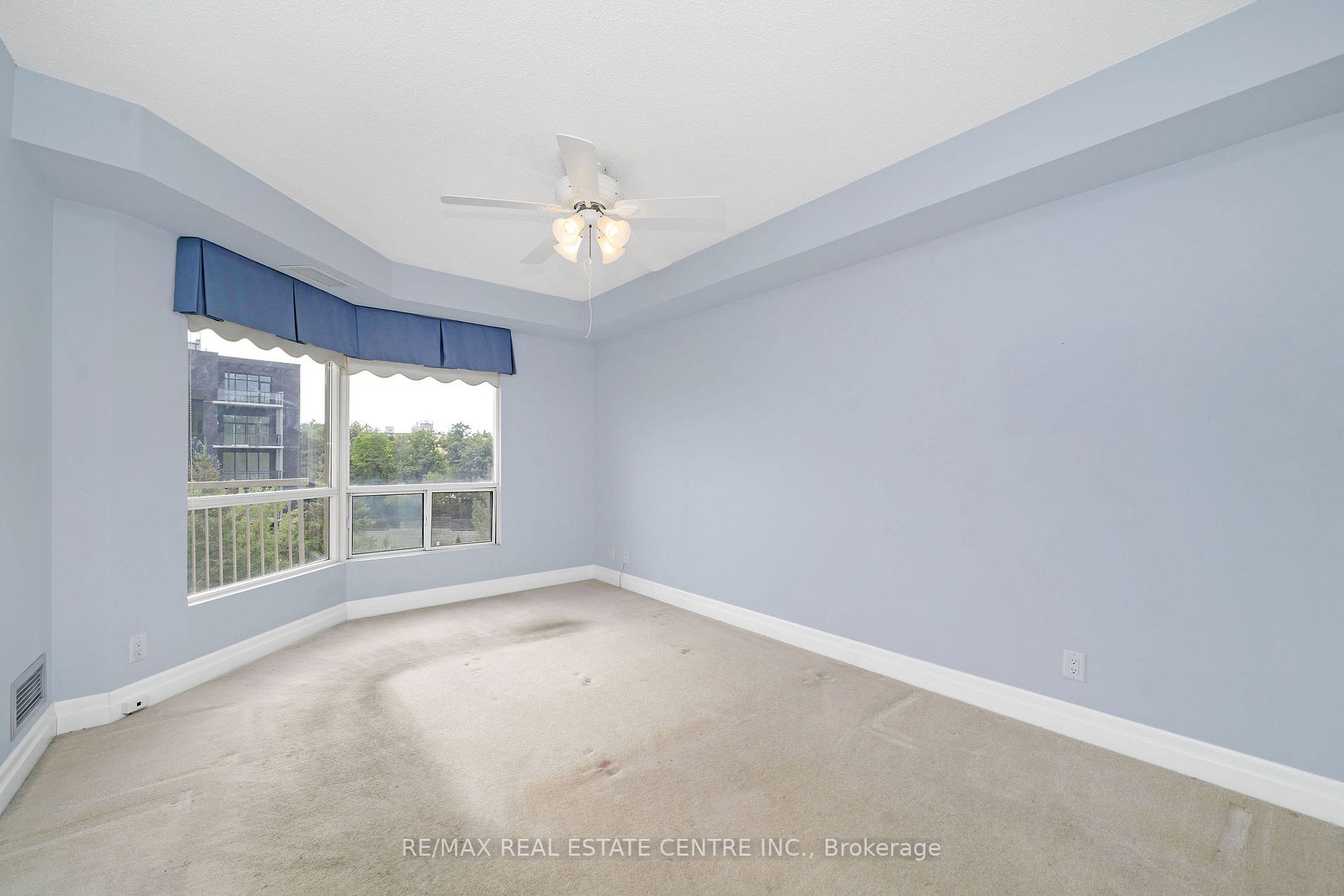 24 Chapel St W, #402