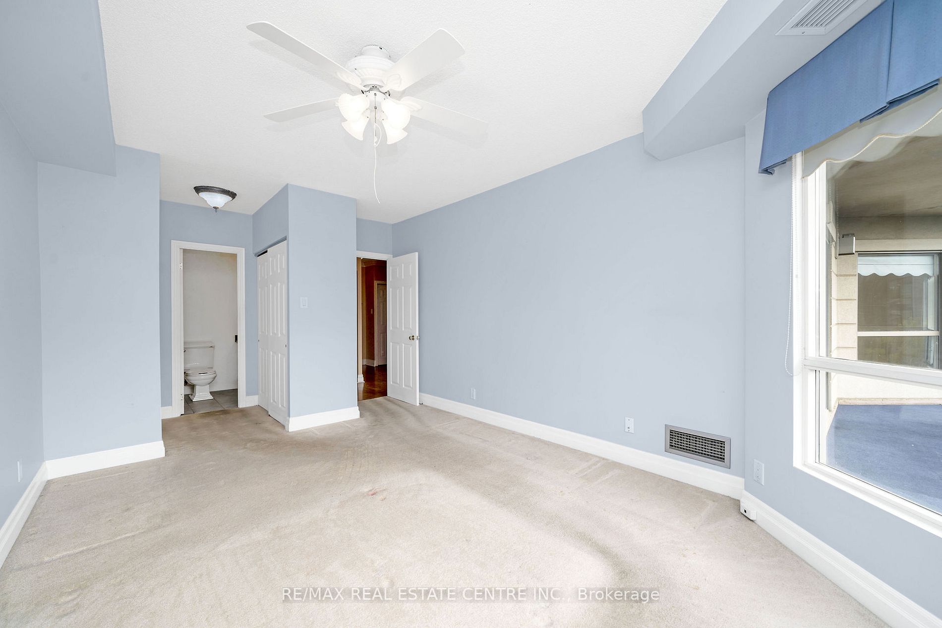 24 Chapel St W, #402