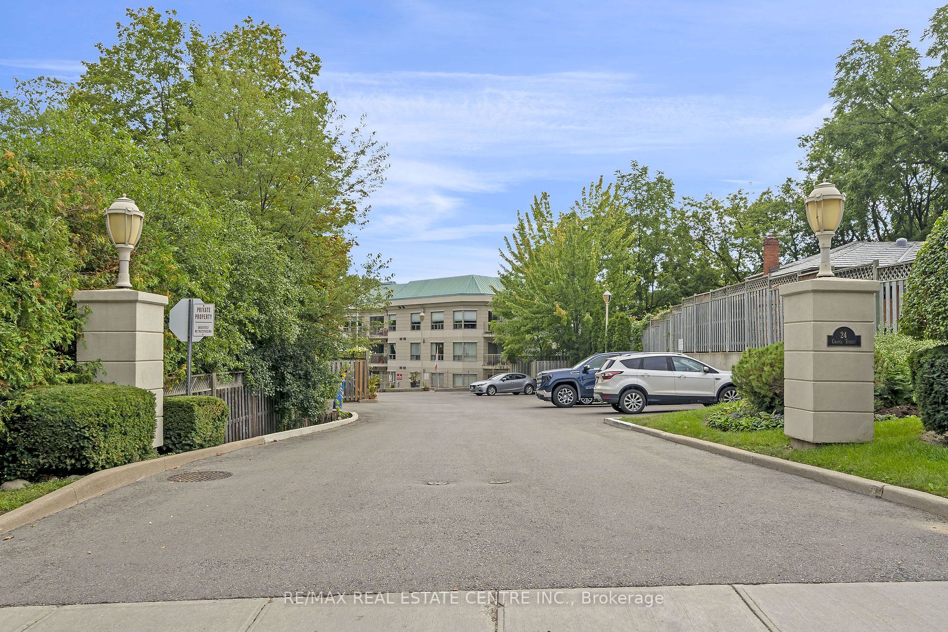 24 Chapel St W, #402