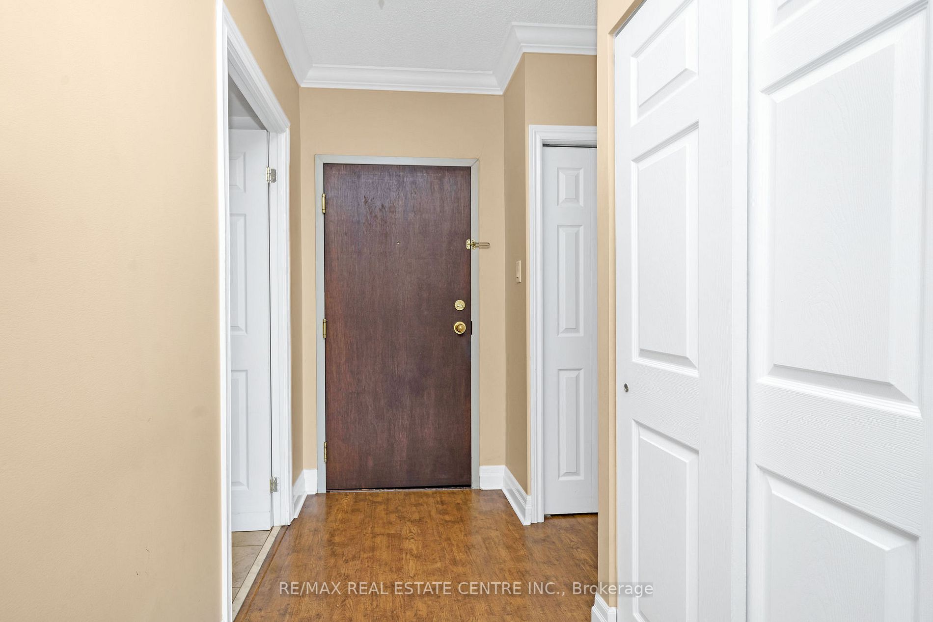 24 Chapel St W, #402