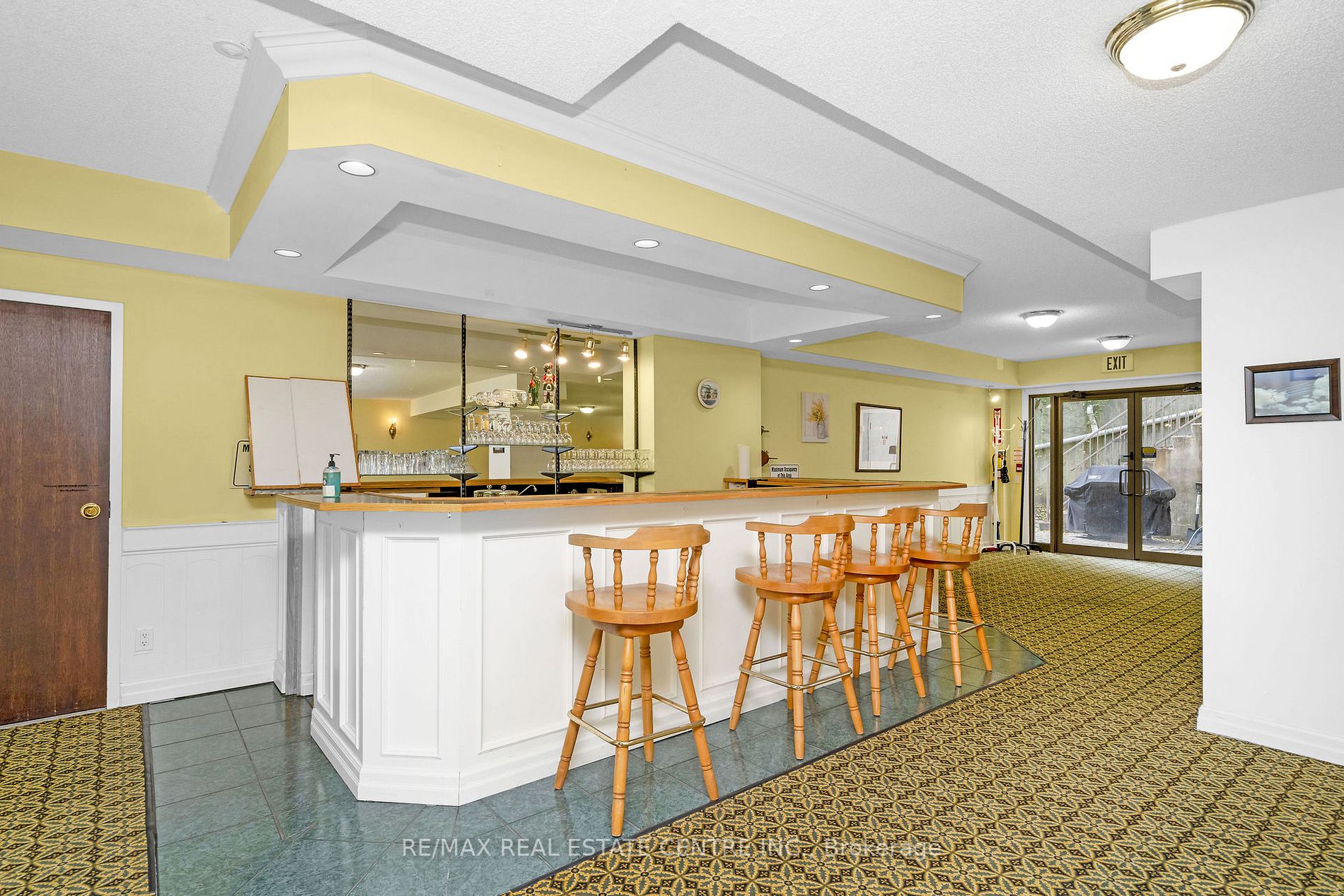 24 Chapel St W, #402