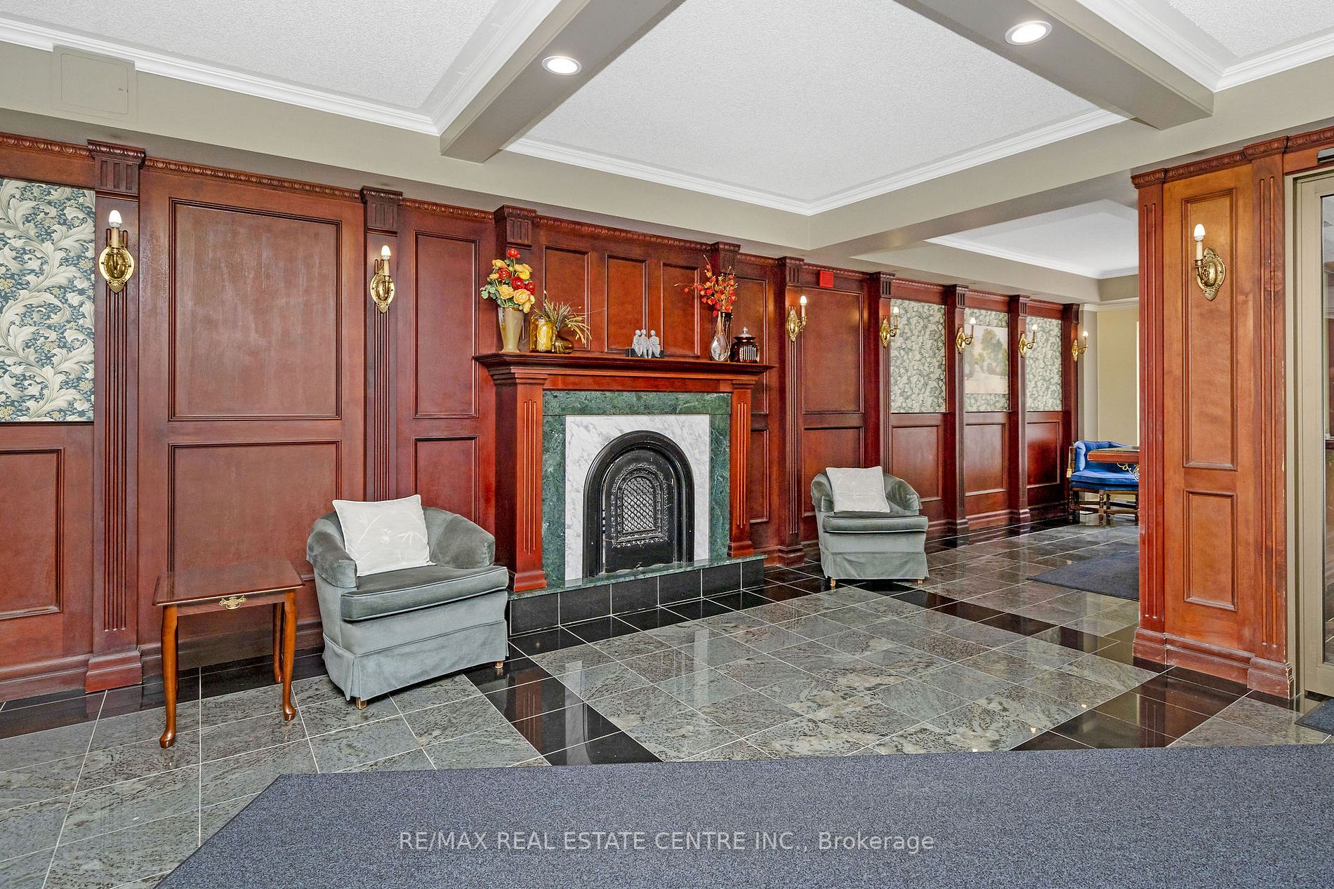 24 Chapel St W, #402