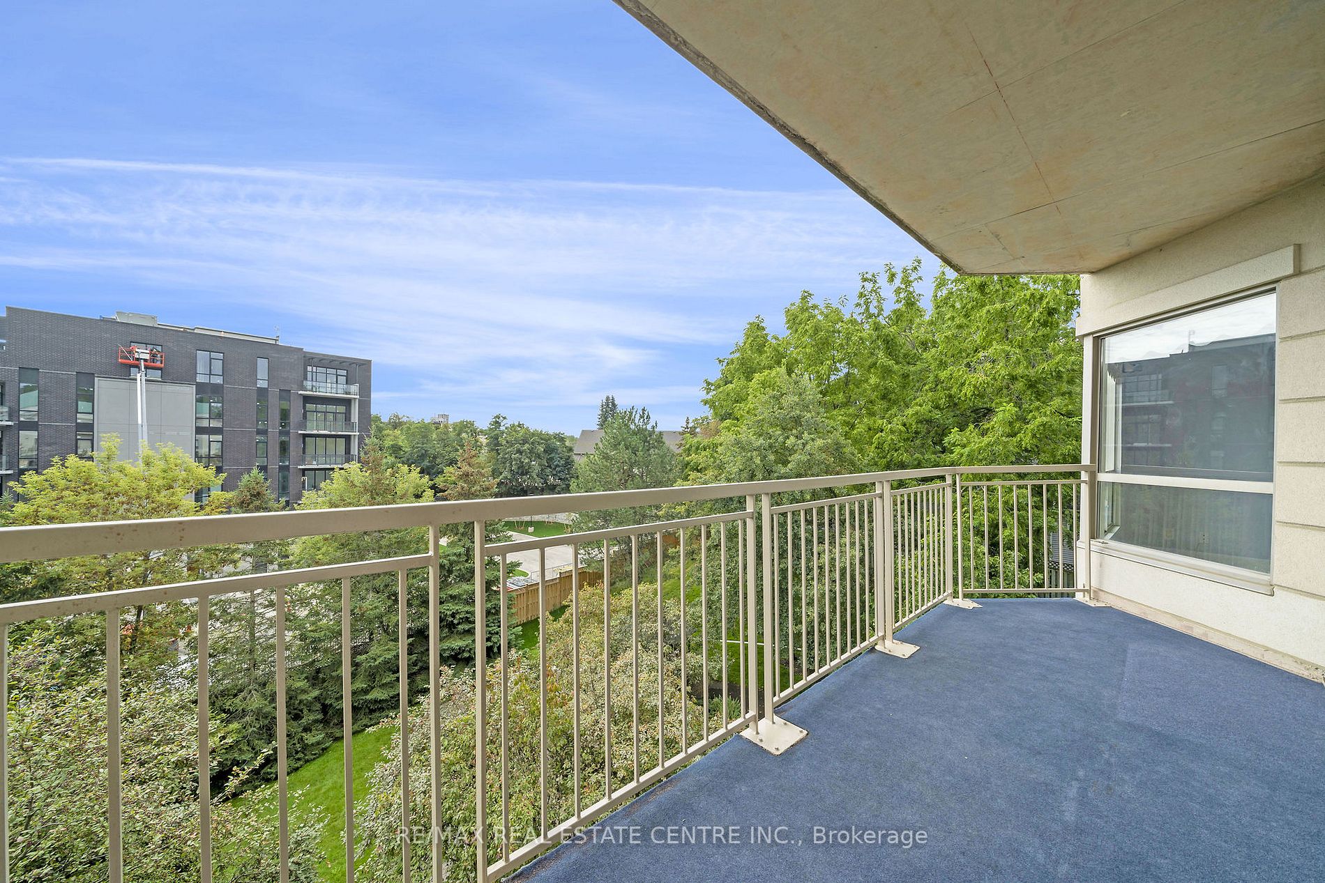 24 Chapel St W, #402