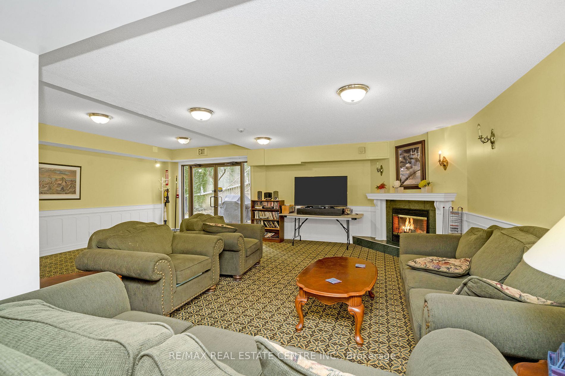 24 Chapel St W, #402