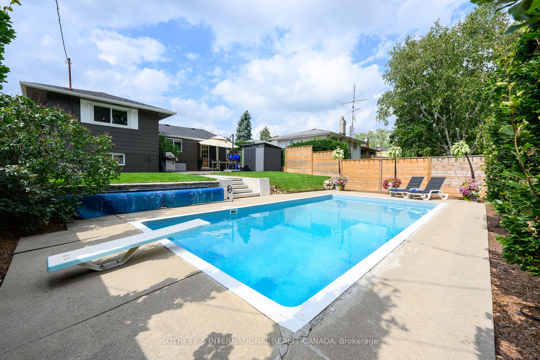 2142 Meadowbrook Rd