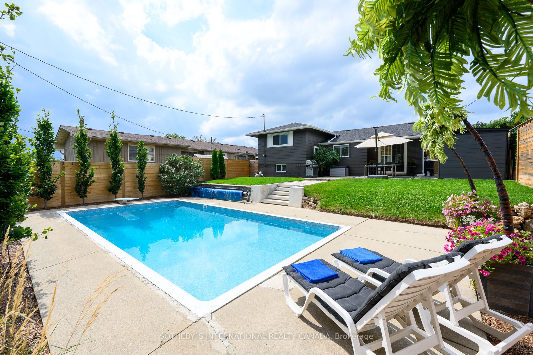 2142 Meadowbrook Rd