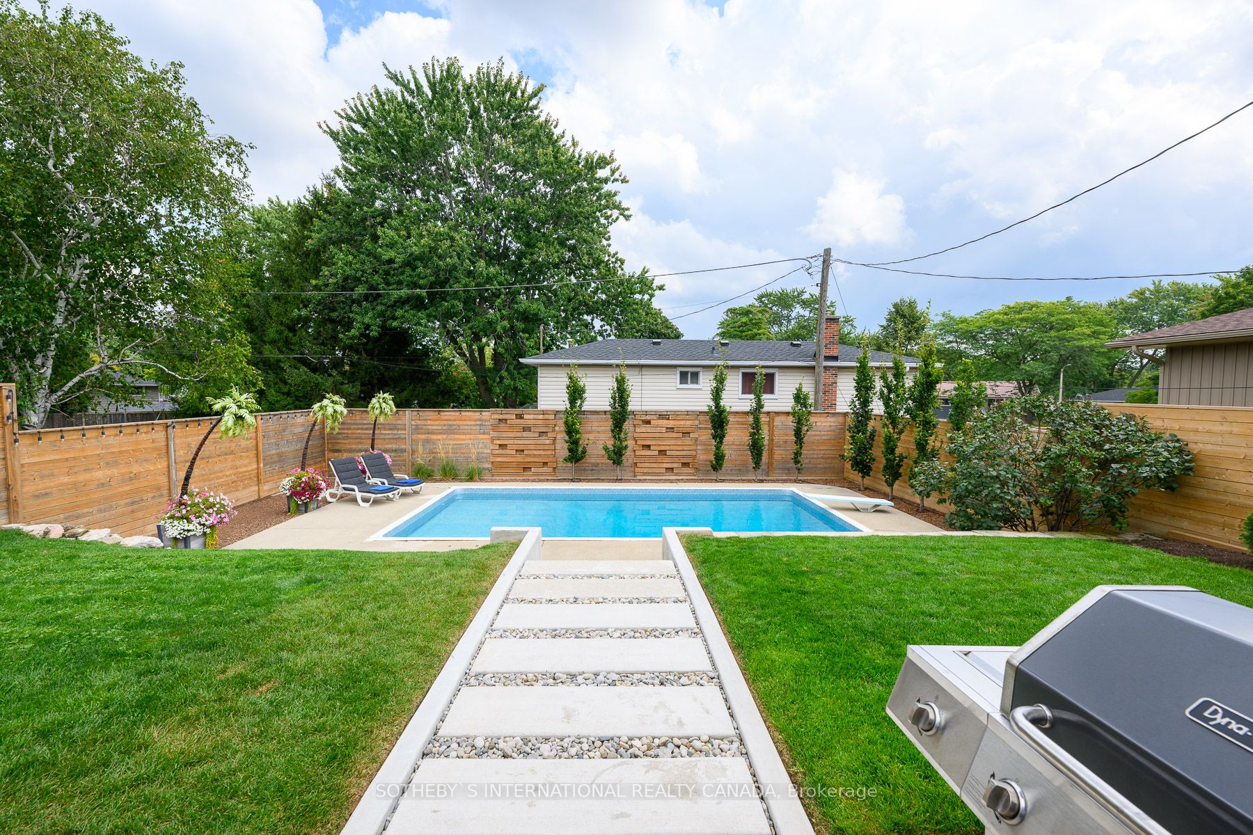 2142 Meadowbrook Rd