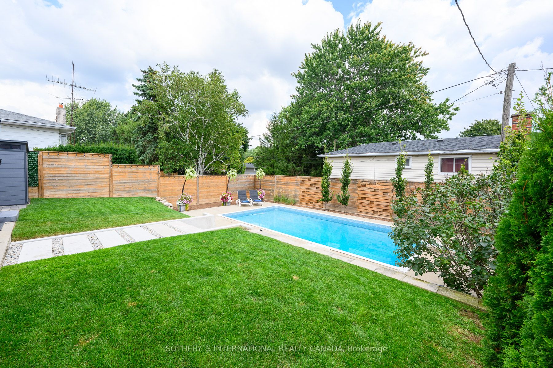 2142 Meadowbrook Rd