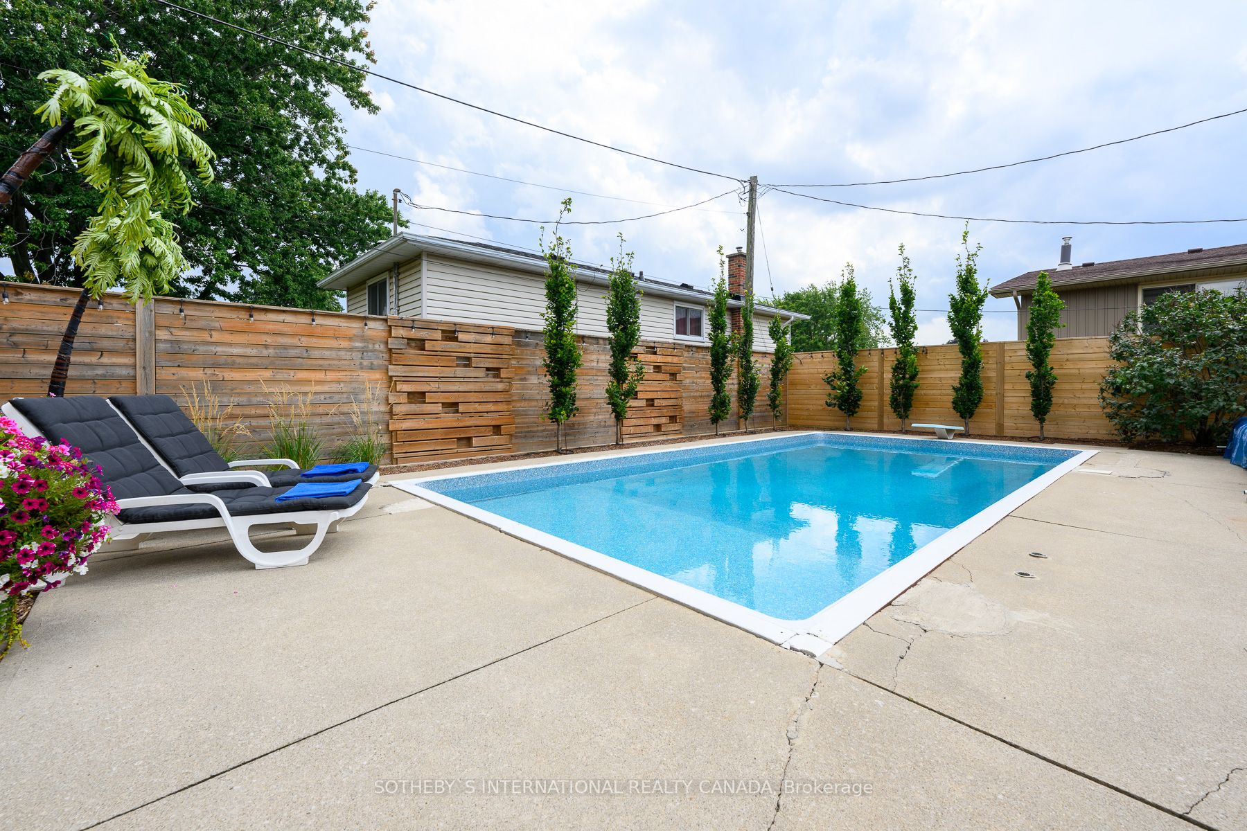 2142 Meadowbrook Rd