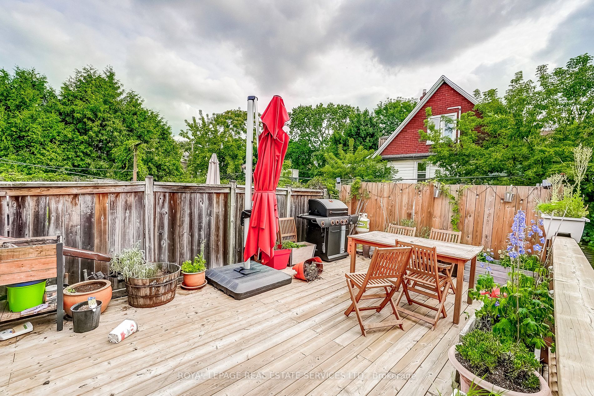 277 Roncesvalles Ave