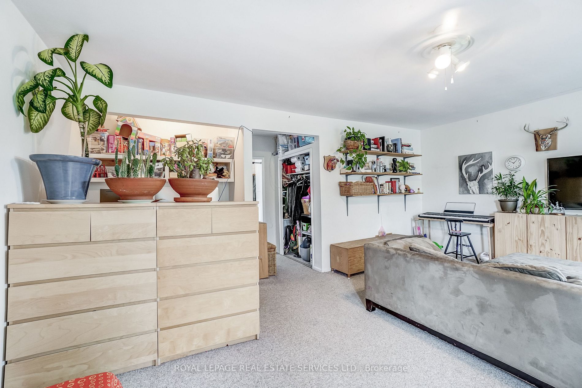 277 Roncesvalles Ave