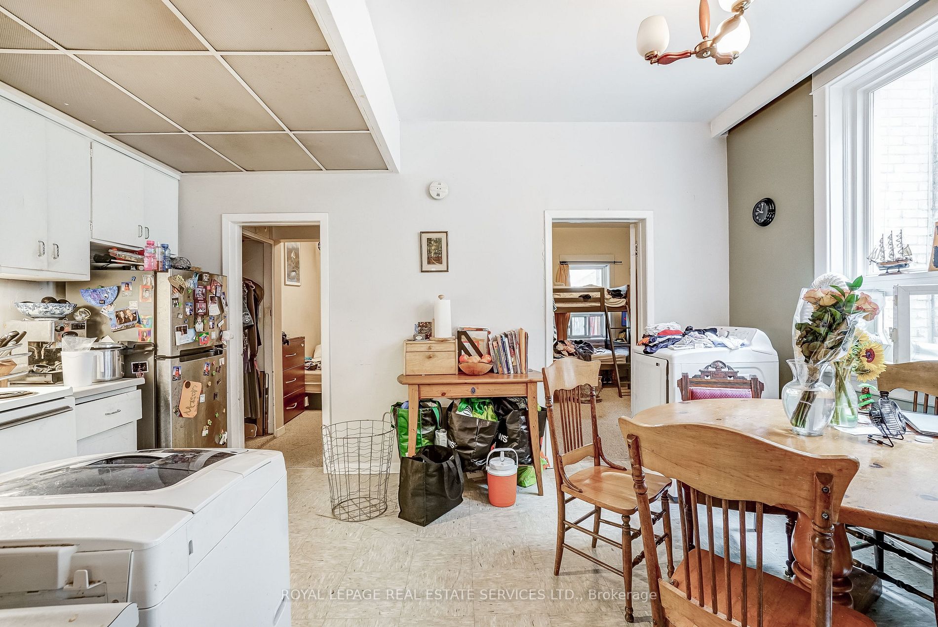 277 Roncesvalles Ave