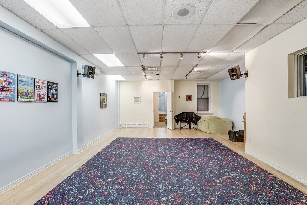 277 Roncesvalles Ave