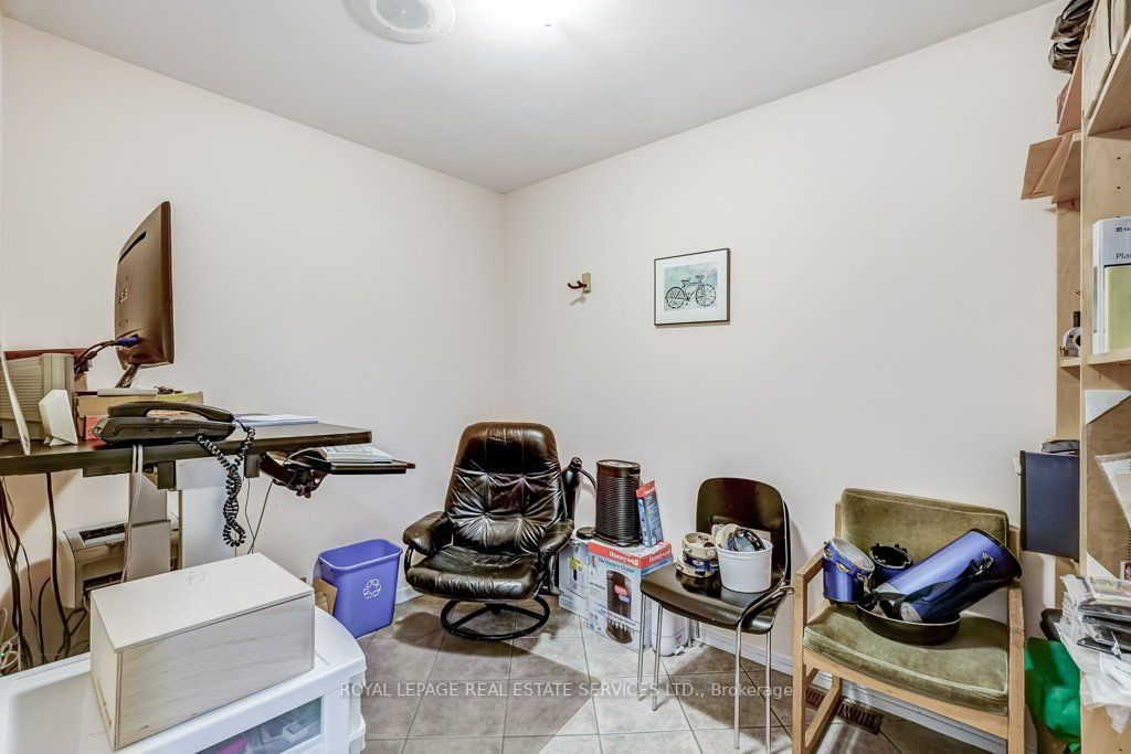 277 Roncesvalles Ave