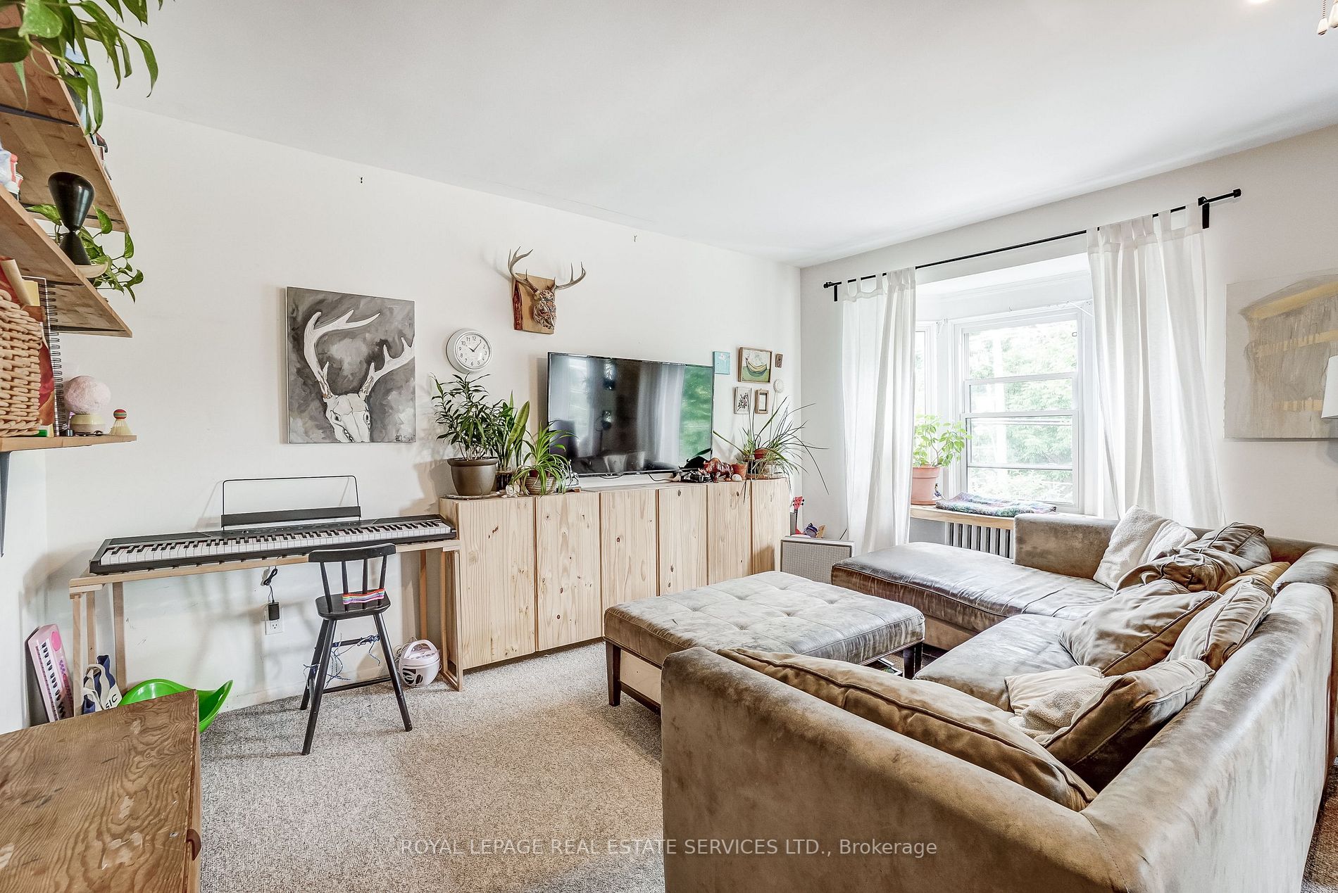 277 Roncesvalles Ave