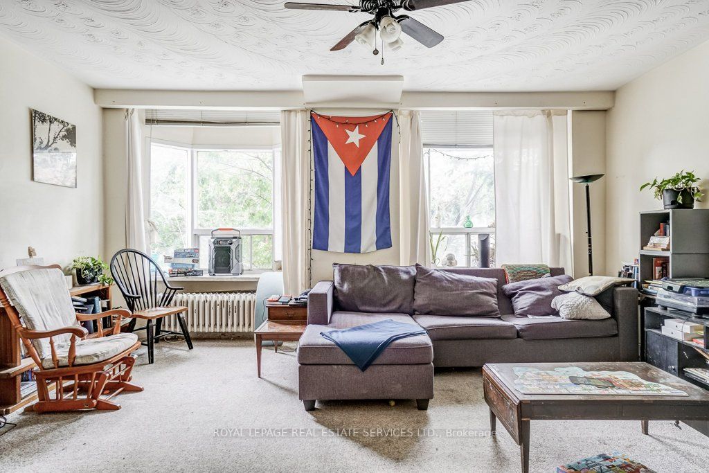 277 Roncesvalles Ave