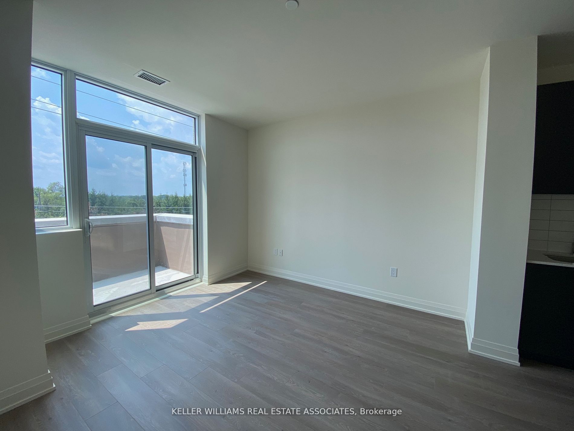 509 Dundas St W, #202
