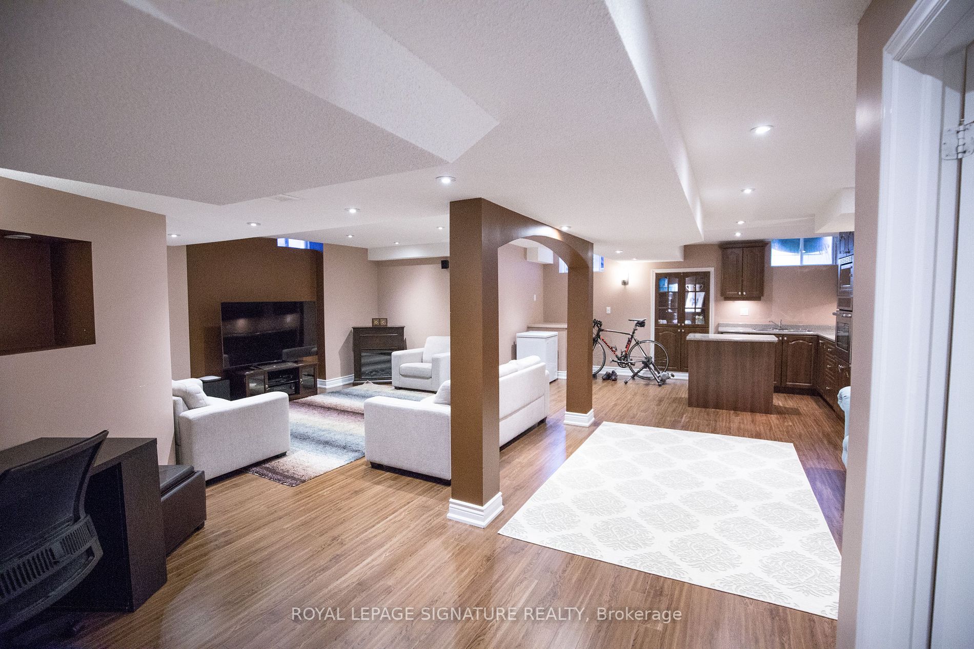 1034 Laurier Ave