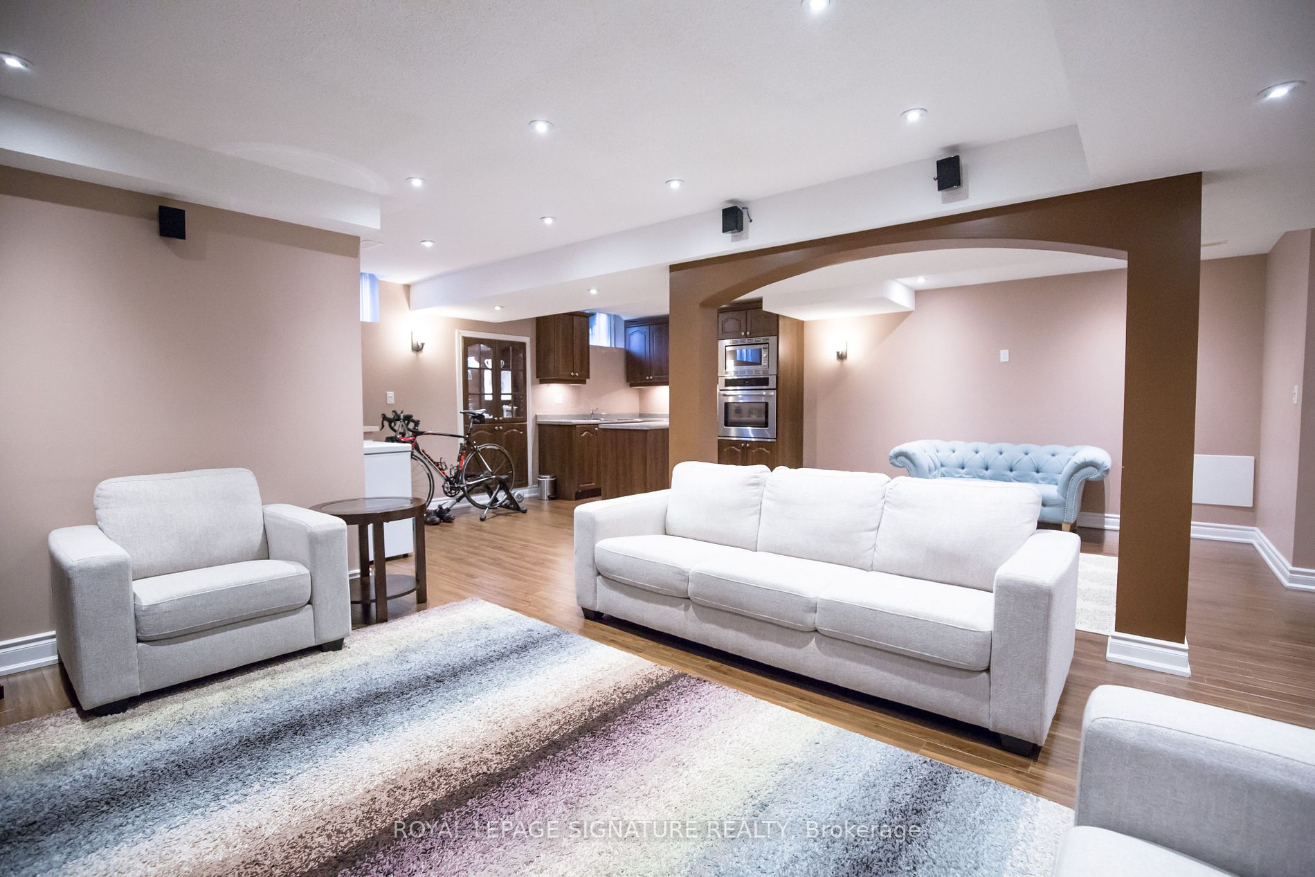 1034 Laurier Ave