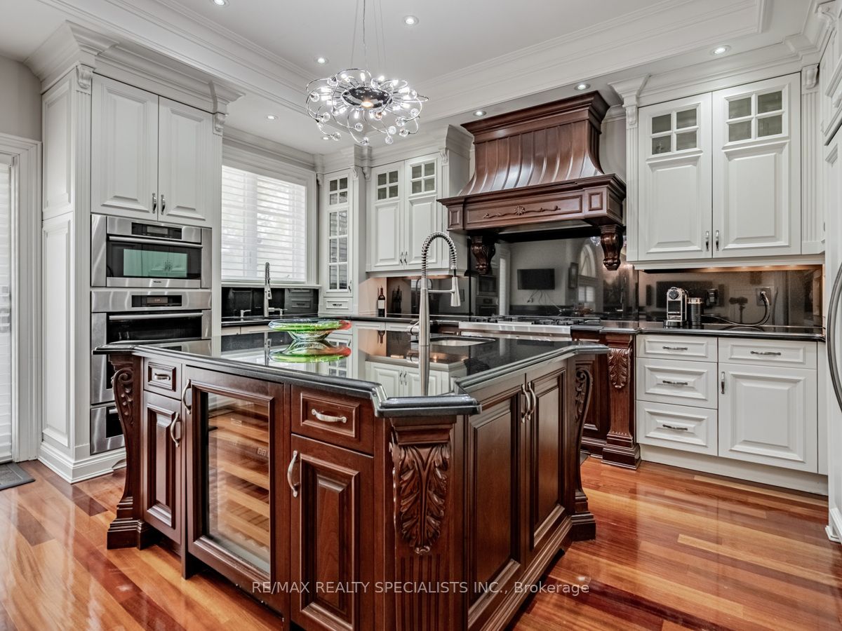 295 BELVENIA Road