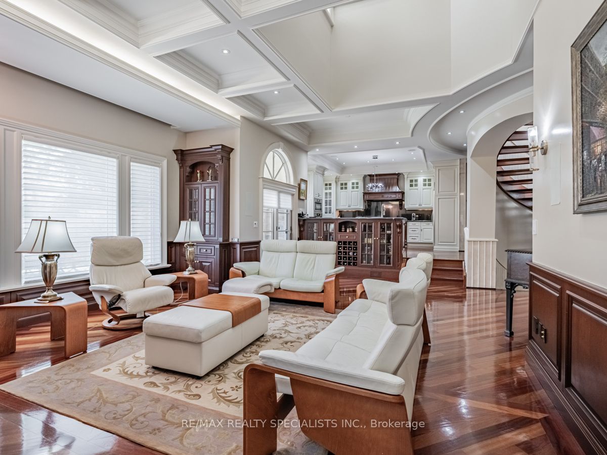 295 BELVENIA Road