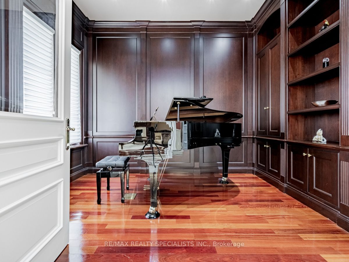 295 BELVENIA Road