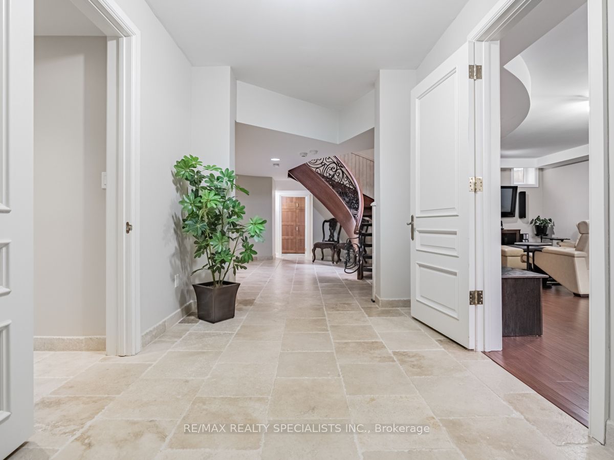 295 BELVENIA Road