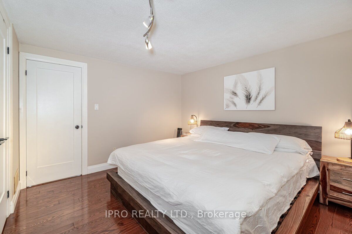 888 Maple Ave