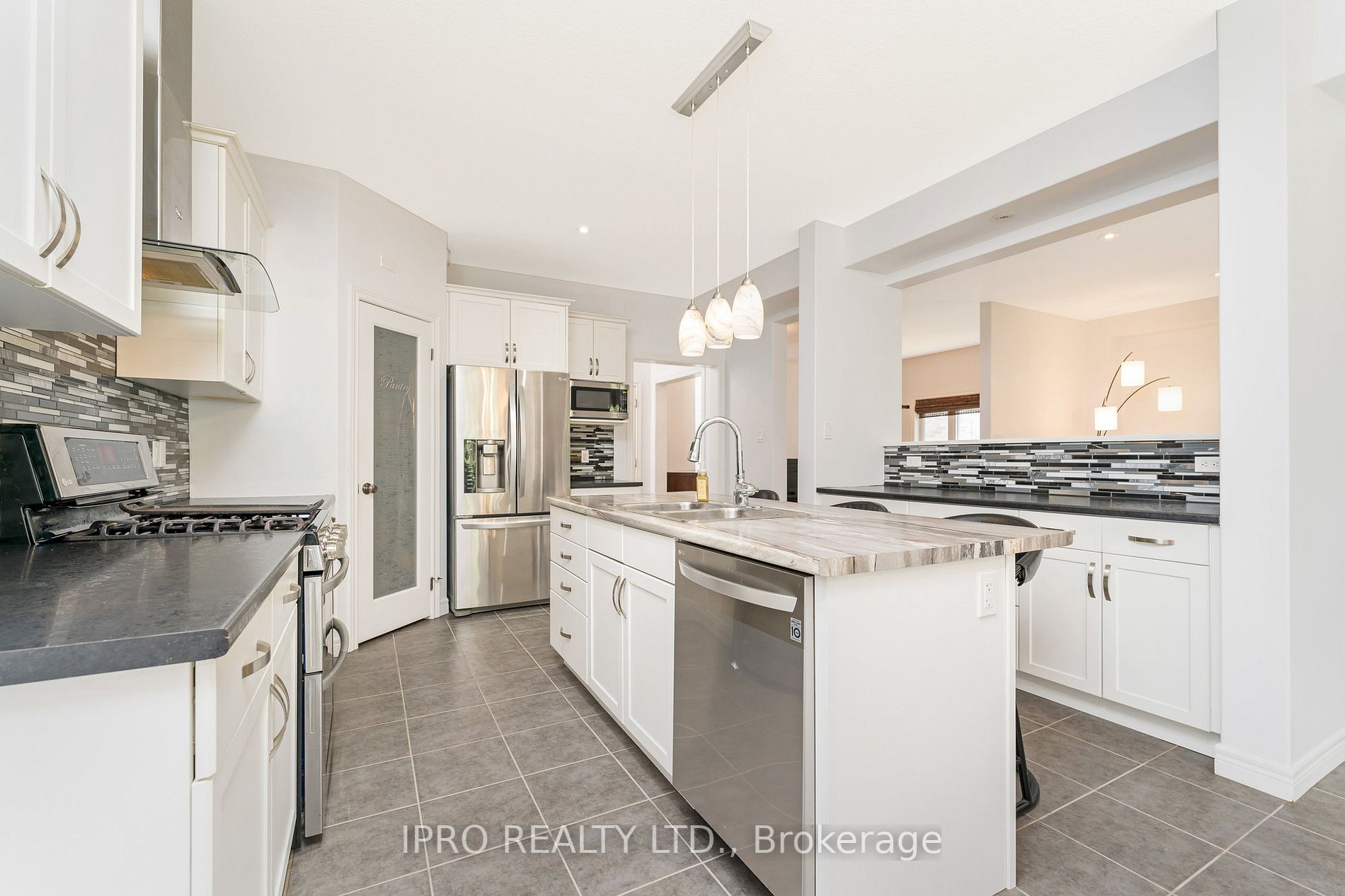 81 Wardlaw Avenue