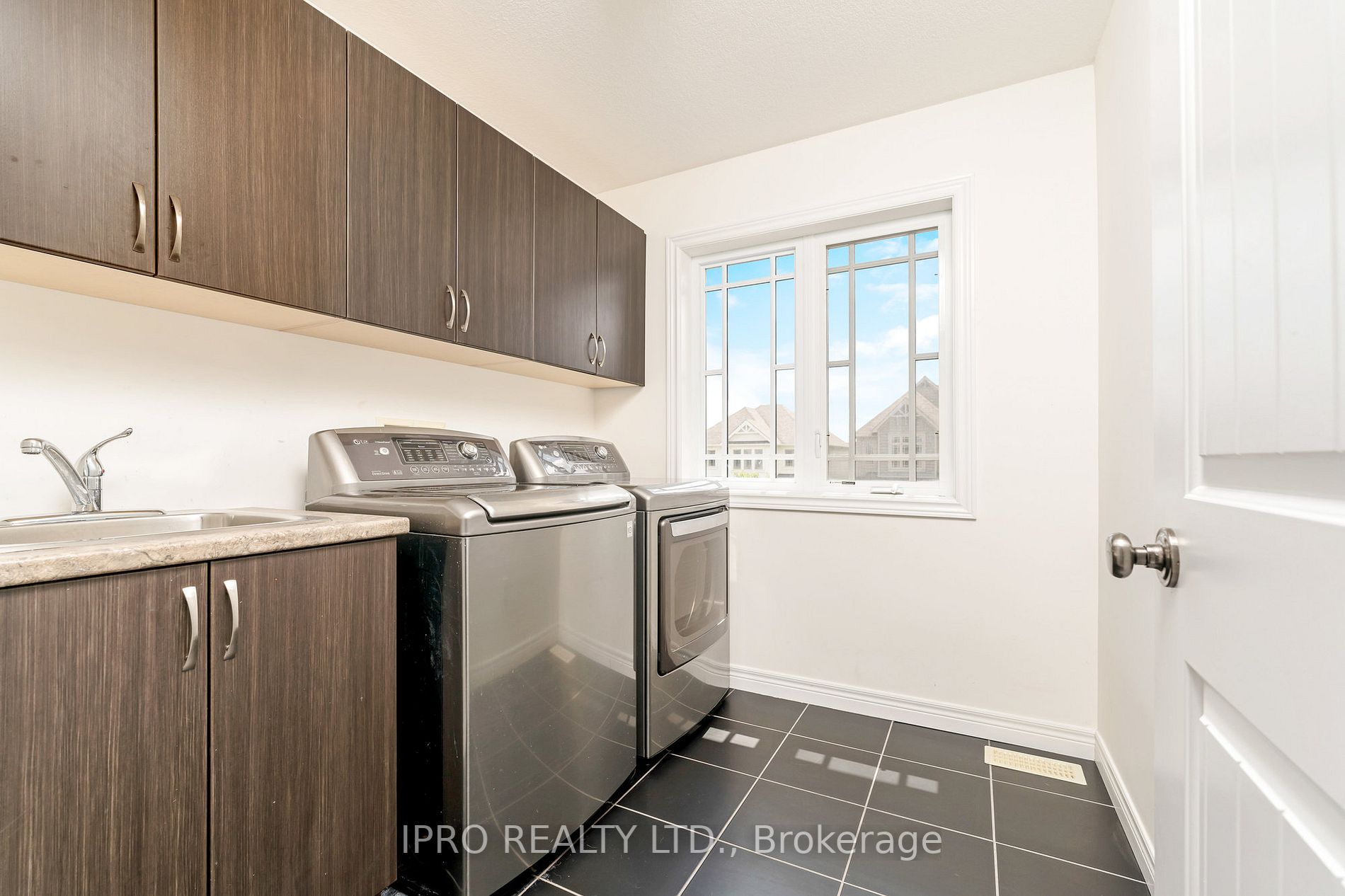 81 Wardlaw Avenue