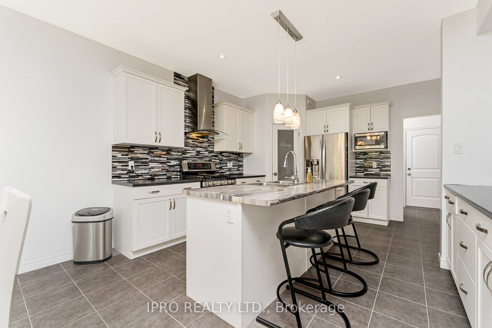 81 Wardlaw Avenue