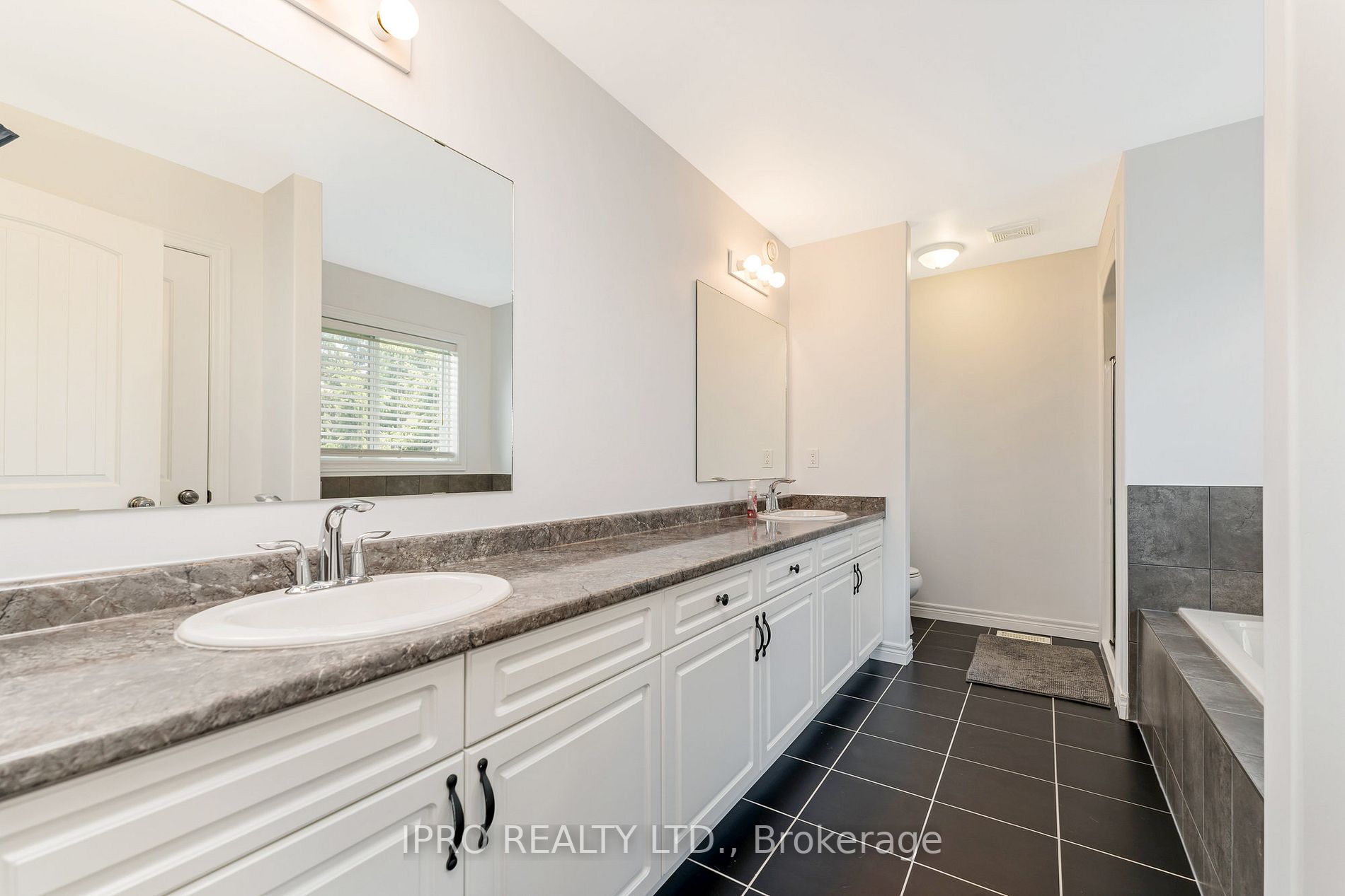 81 Wardlaw Avenue