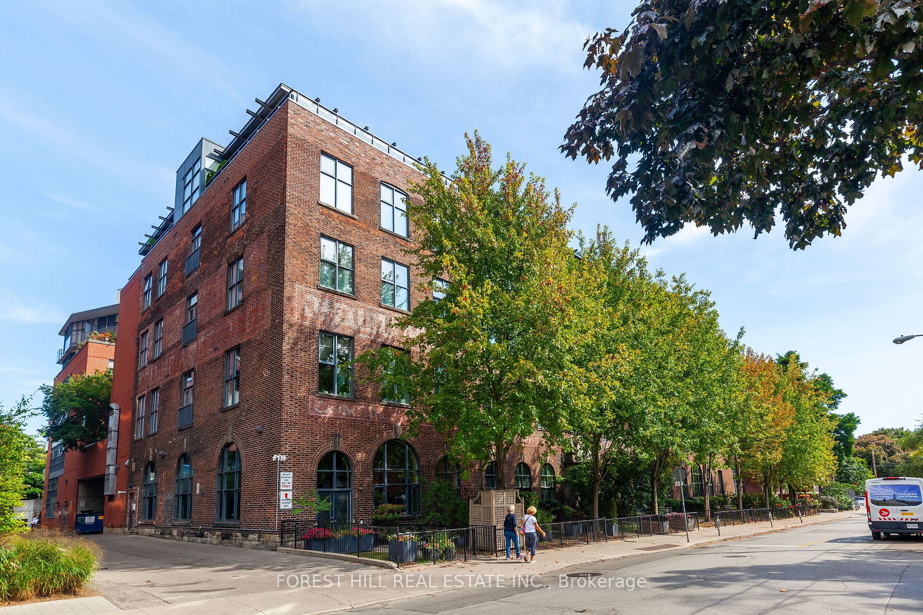 363 Sorauren Ave, #407
